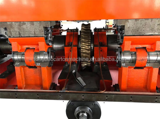 Automatische platbed-creasing- en die-snijmachine voor de vervaardiging van golfkarton