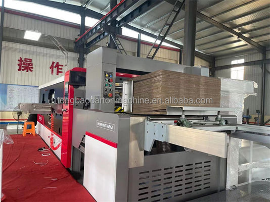 Automatische platbed-creasing- en die-snijmachine voor de vervaardiging van golfkarton