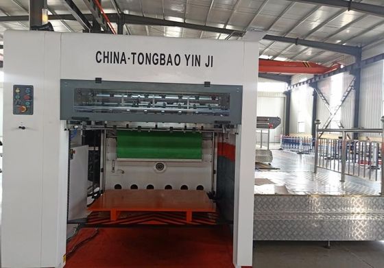 Machine voor het snijden van papierplaten Automatische gegolfde slijpmachine voor het snijden en scheuren