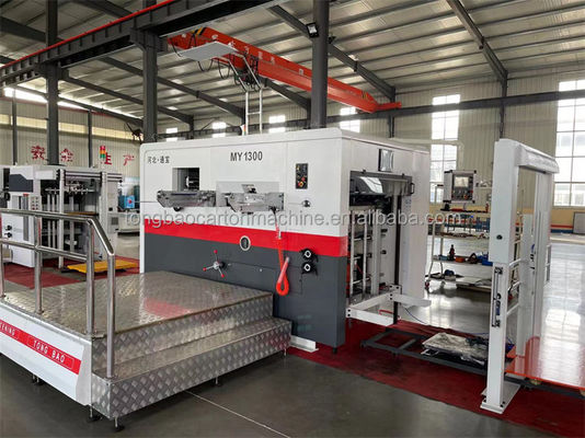Machine voor het snijden van papierplaten Automatische gegolfde slijpmachine voor het snijden en scheuren