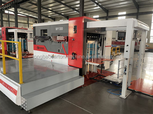 Machine voor het snijden van papierplaten/kartonplaten met automatische kalibratie