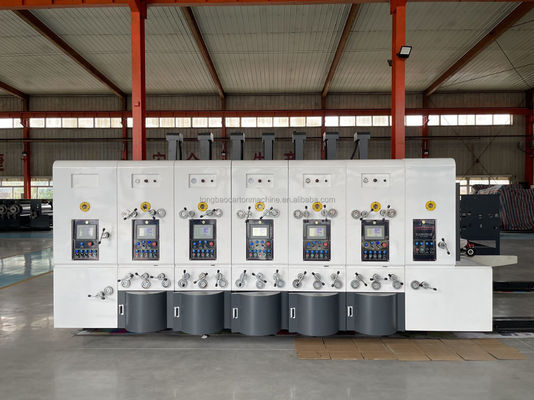 Automatische kartonnen doos maken machine voor het drukken slotting en die snijden in één stap