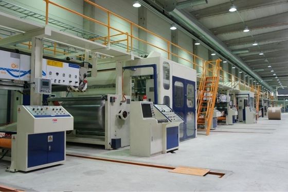 Volledig automatische 5 plooien golfkartondoosmachine voor plastic verpakkingsmateriaal