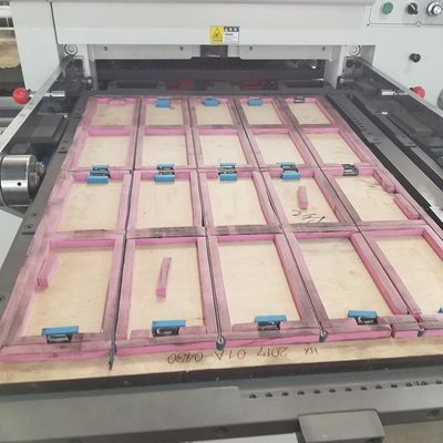 15T platbed die cutting gegolfde doosmachine MY-1300/1500/1650 voor grote dozen