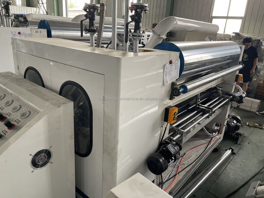 Machine voor het maken van een enkelzijdige, vingerloze, van papier gewalste doos voor de verpakkingsmachine