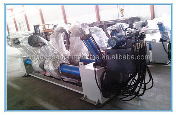 Aanpasbare 1500 mm golfvormige doos maken machine met hydraulische molen rolstand