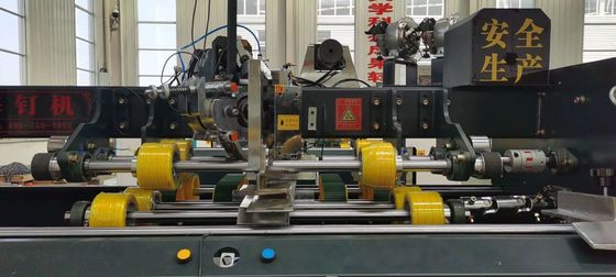 High Speed Double Piece Semi Auto Stitching Machine voor het stapelen van gegolfde papieren dozen