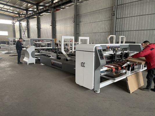 Behoorlijke werking Elektrisch aangedreven kartonnen vouw- en lijmmachine voor verpakkingen