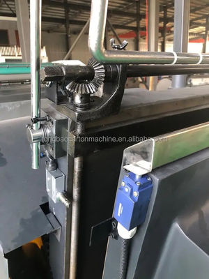 Gebruikersvriendelijke semi-automatische platte bed pers die cutter voor gegolfde kartonnen doos