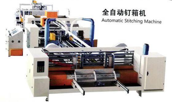 Houten verpakkingsmateriaal Automatische hechtmachine voor kartonnen doos 4450 mm Lengte Snel hechten