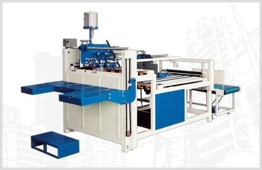Video-technische ondersteuning: half-automatische golvende doos vouwlijm voor 1515 mm