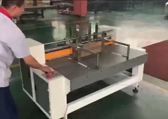 Semi-automatische bewerkingsmachine voor het vervaardigen van gewalste platen